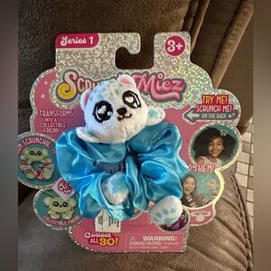 ☀️ 3/$10 white kitty blue scrunchie to friend ( see description)